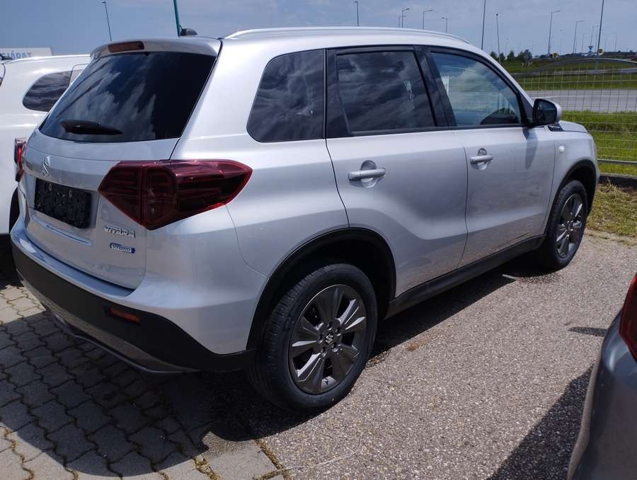 SUZUKI