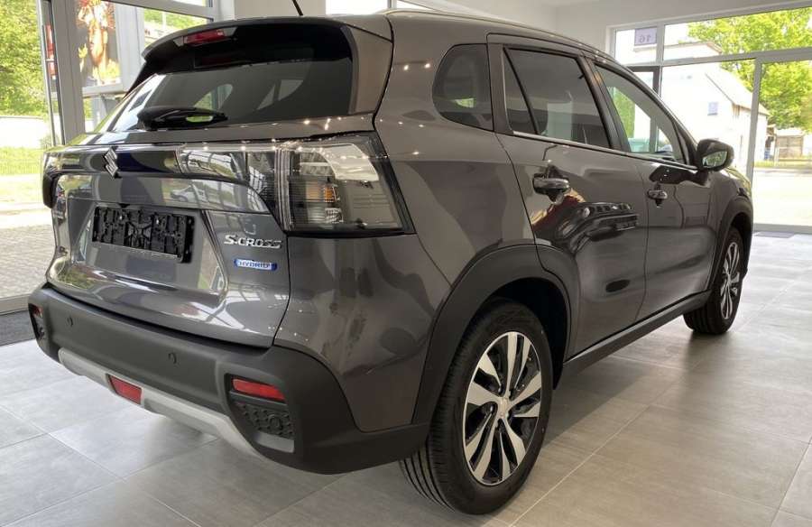 SUZUKI