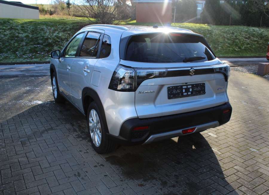 SUZUKI