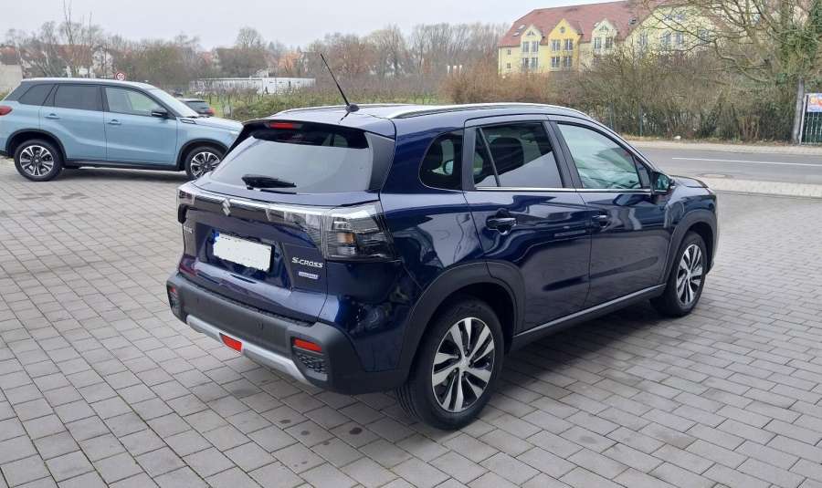 SUZUKI