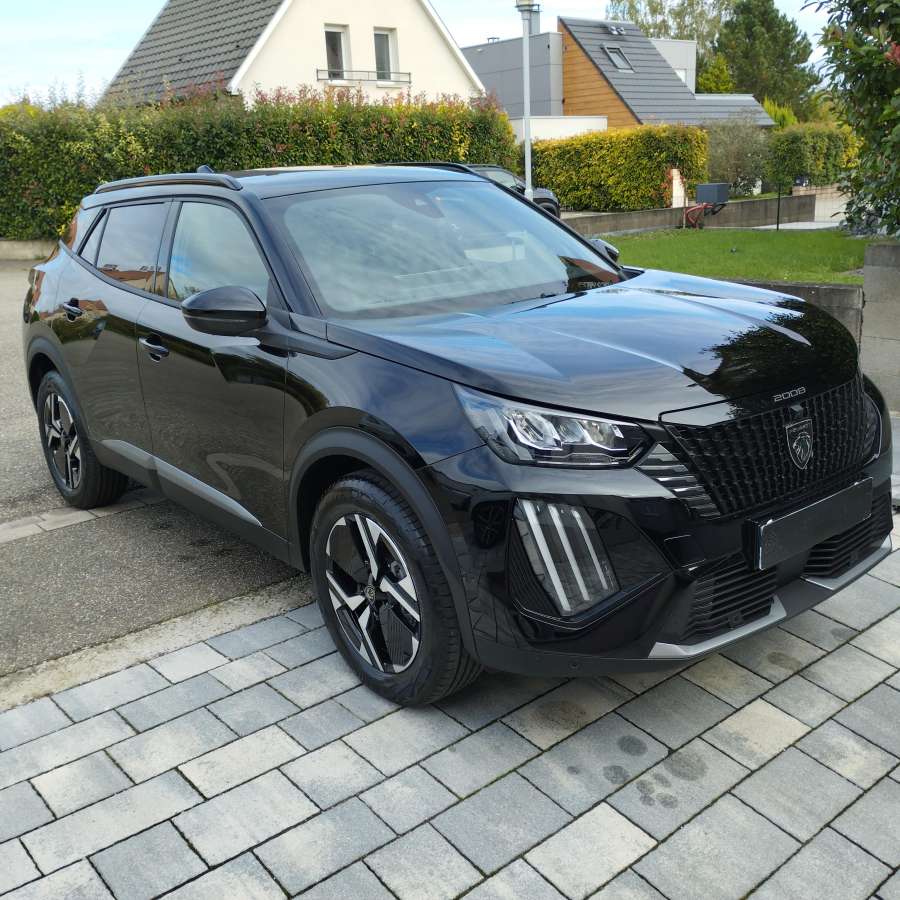 PEUGEOT 2008 ALLURE + PACK VISION&DRIVE ASSIST + CLE MAIN LIBRE